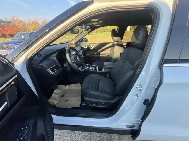 new 2024 Mitsubishi Outlander car, priced at $31,000