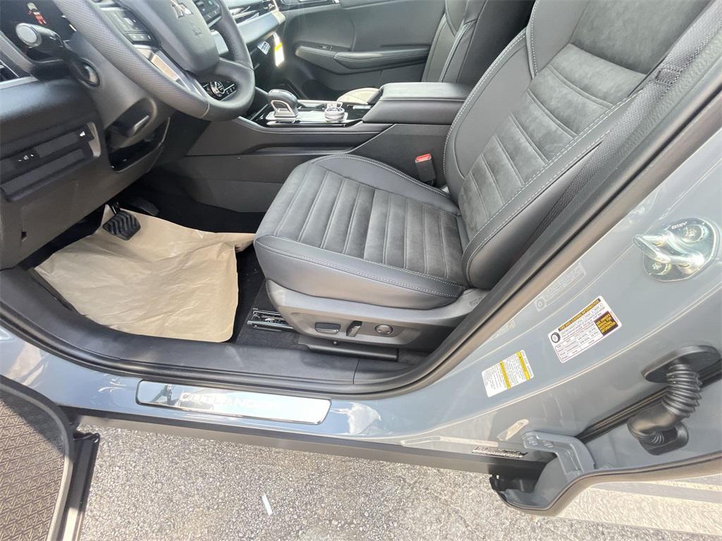 new 2025 Mitsubishi Outlander car, priced at $37,000