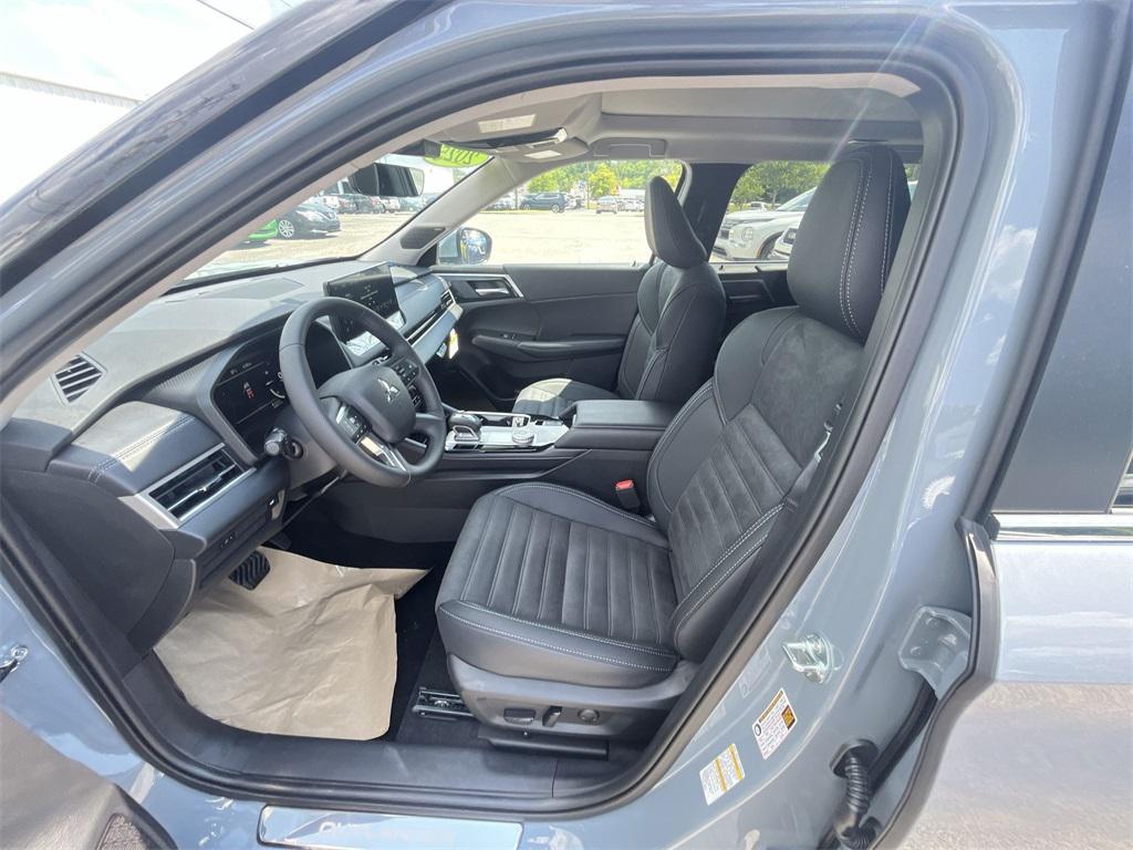 new 2025 Mitsubishi Outlander car, priced at $37,000