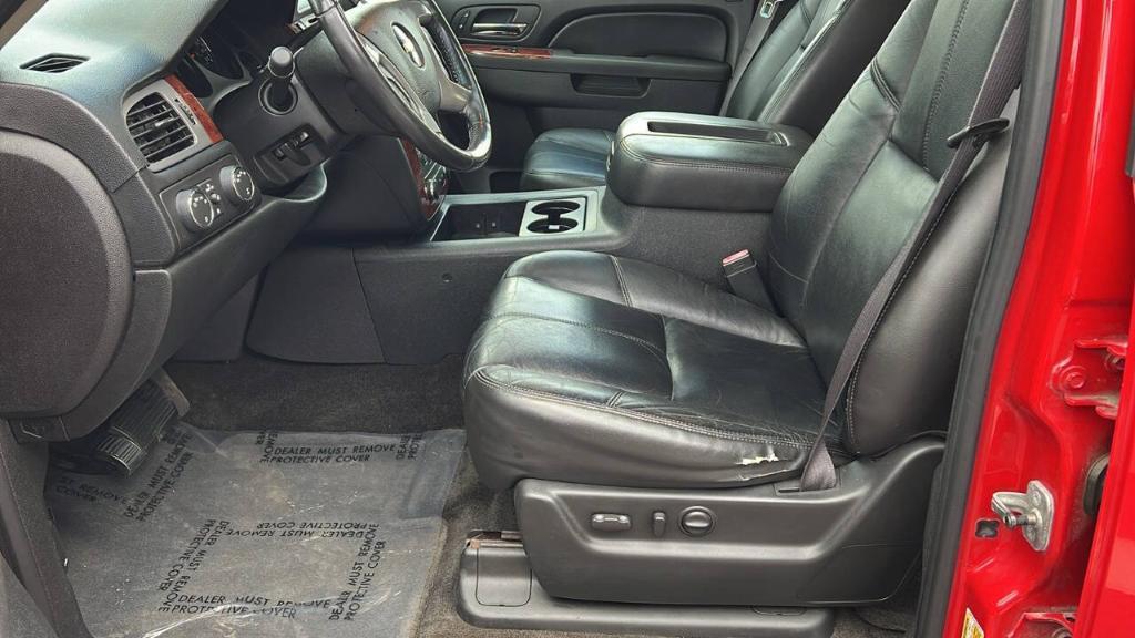 used 2011 Chevrolet Avalanche car, priced at $11,900