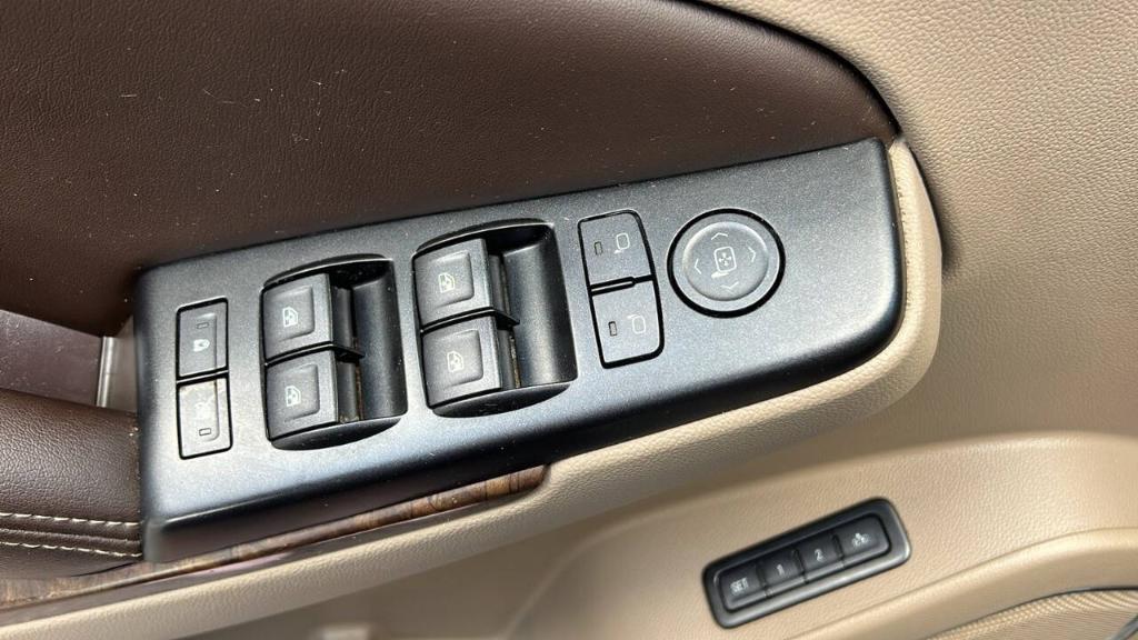 used 2015 Chevrolet Suburban car, priced at $13,900