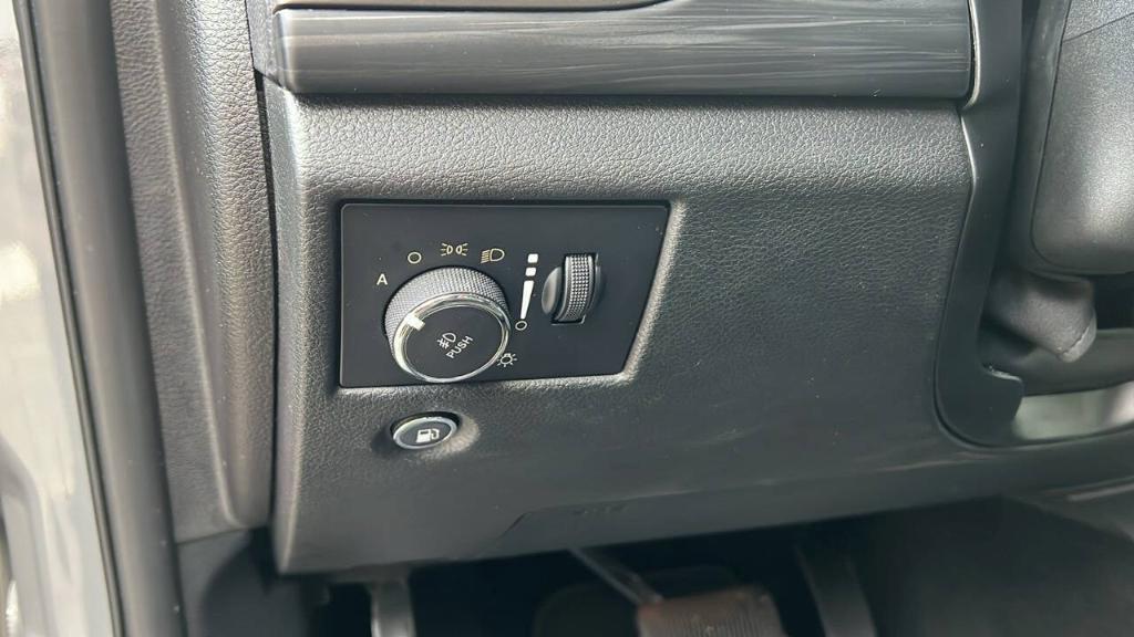 used 2019 Jeep Grand Cherokee car, priced at $17,900