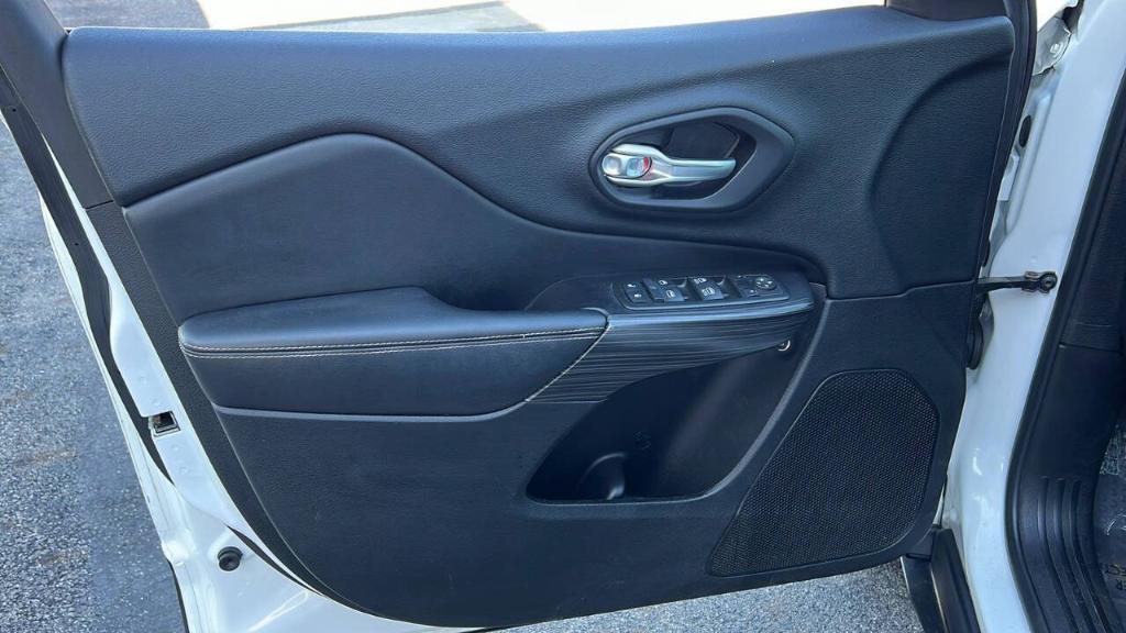 used 2015 Jeep Cherokee car, priced at $8,900