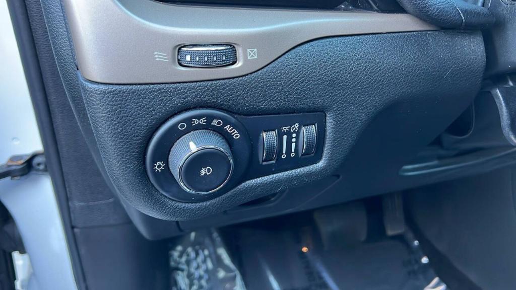 used 2015 Jeep Cherokee car, priced at $8,900