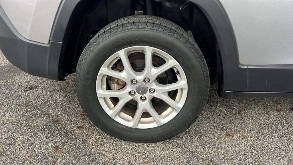 used 2015 Jeep Cherokee car, priced at $12,900