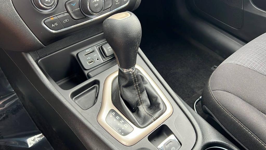 used 2015 Jeep Cherokee car, priced at $12,900