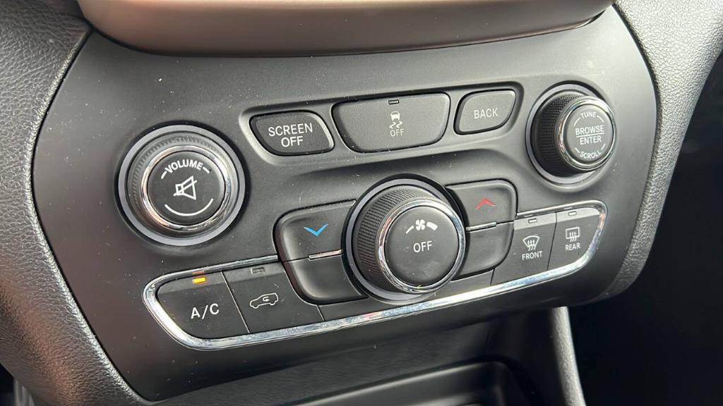 used 2015 Jeep Cherokee car, priced at $12,900