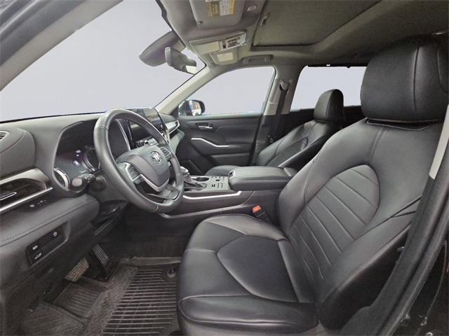 used 2024 Toyota Highlander car, priced at $40,988
