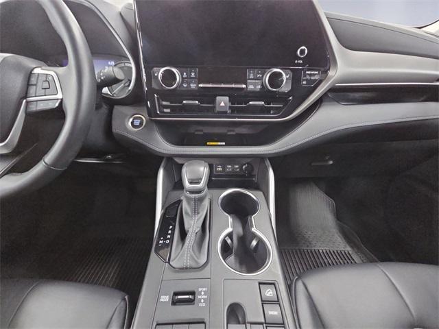 used 2024 Toyota Highlander car, priced at $40,988