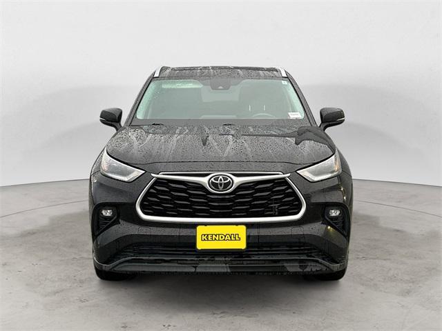 used 2021 Toyota Highlander car, priced at $31,988