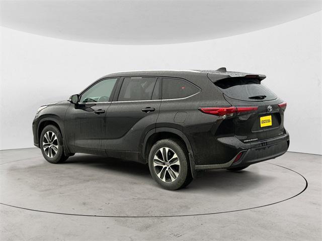 used 2021 Toyota Highlander car, priced at $31,988