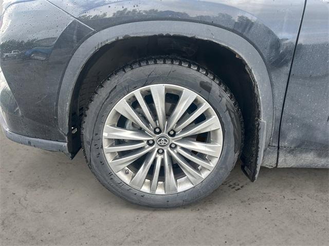 used 2023 Toyota Highlander car, priced at $48,998
