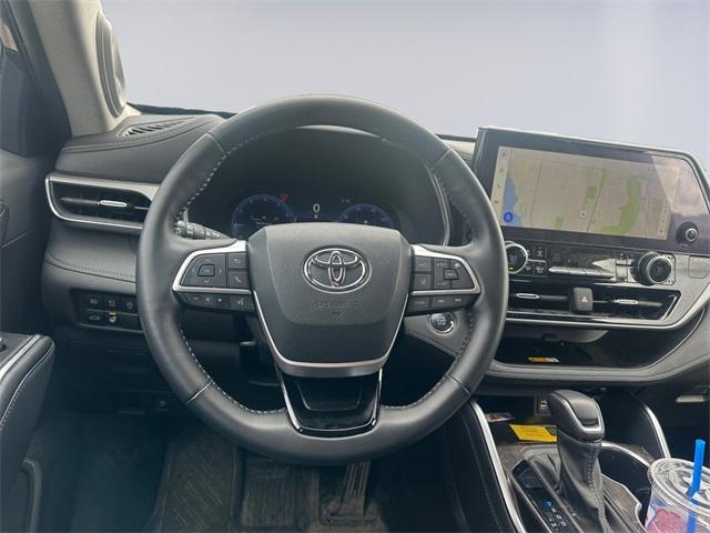 used 2023 Toyota Highlander car, priced at $48,998