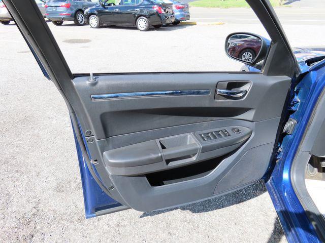 used 2009 Chrysler 300 car, priced at $3,999