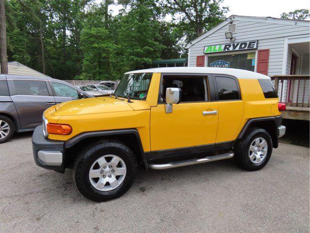 used 2007 Toyota FJ Cruiser car, priced at $10,999