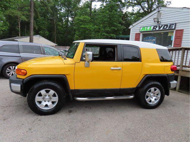 used 2007 Toyota FJ Cruiser car, priced at $10,999