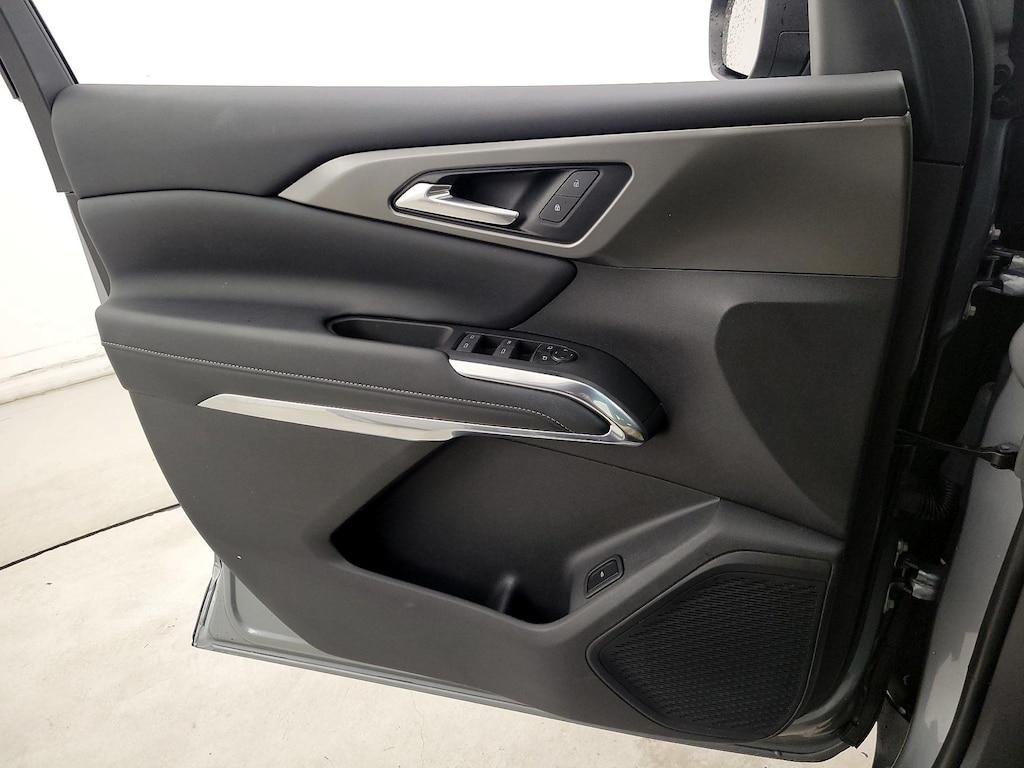 used 2025 Chevrolet Traverse car, priced at $39,998