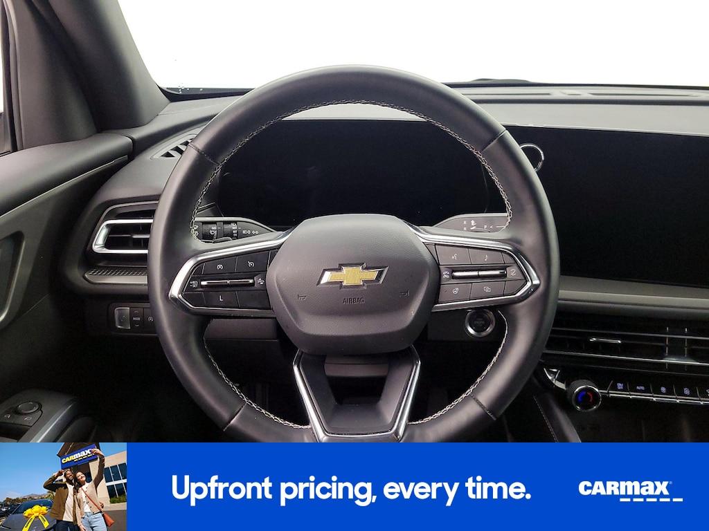 used 2025 Chevrolet Traverse car, priced at $39,998