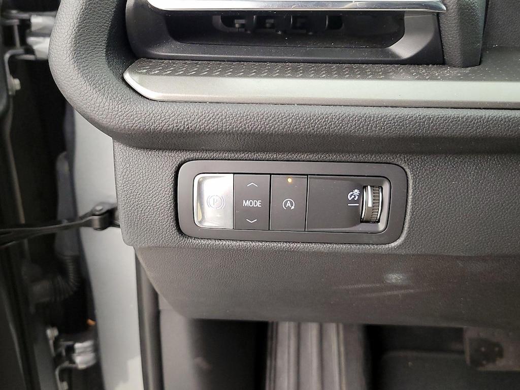 used 2025 Chevrolet Traverse car, priced at $39,998