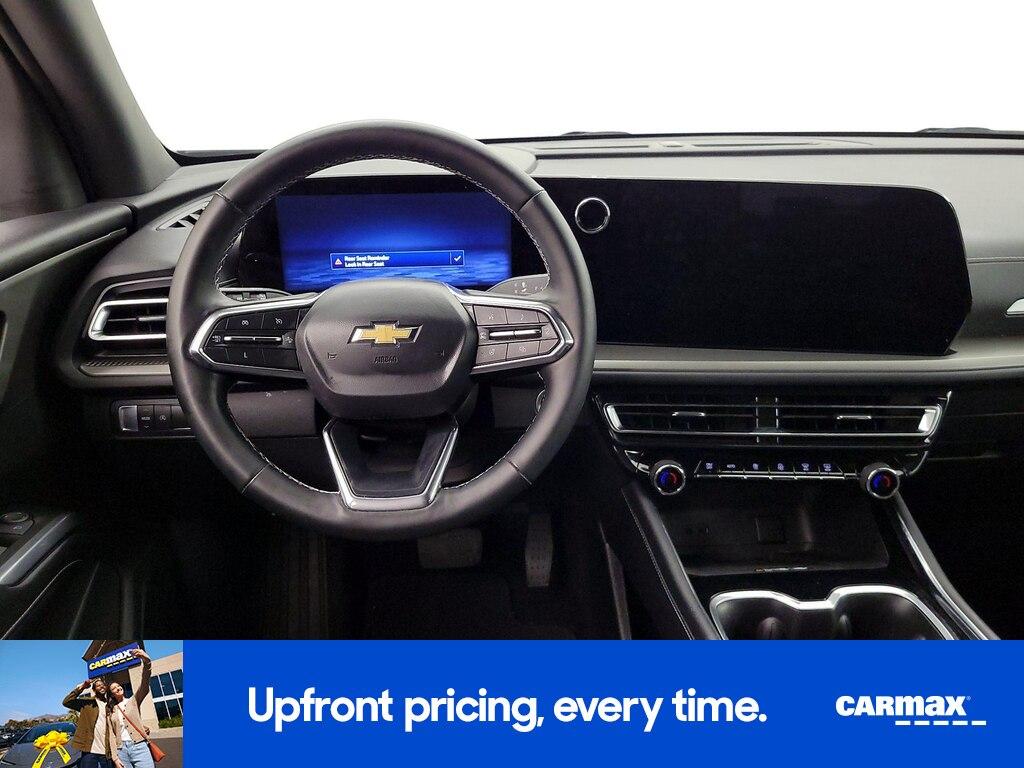 used 2025 Chevrolet Traverse car, priced at $36,998