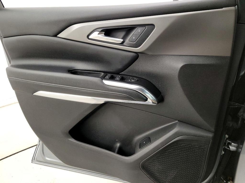 used 2025 Chevrolet Traverse car, priced at $36,998