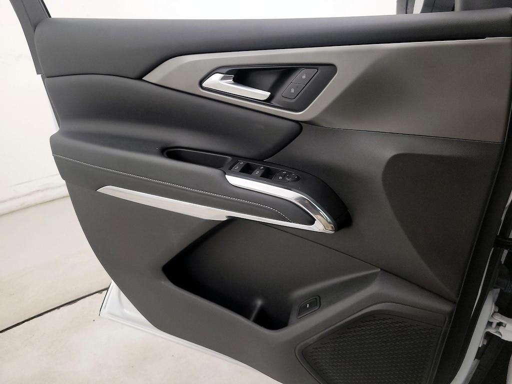 used 2025 Chevrolet Traverse car, priced at $38,998