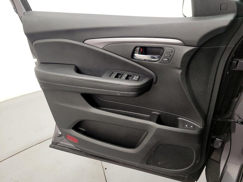 used 2022 Honda Pilot car, priced at $33,998