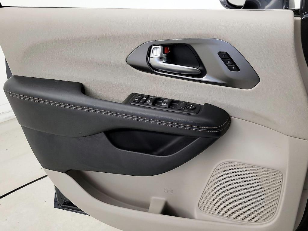 used 2020 Chrysler Pacifica car, priced at $26,998