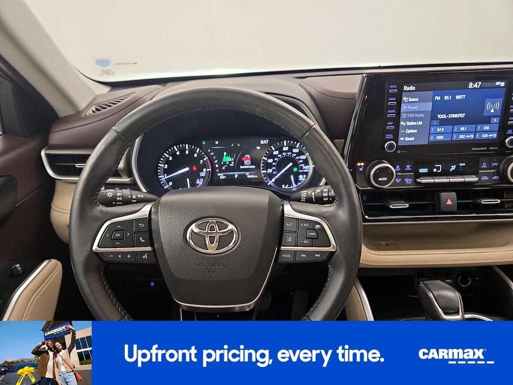 used 2021 Toyota Highlander car, priced at $30,998