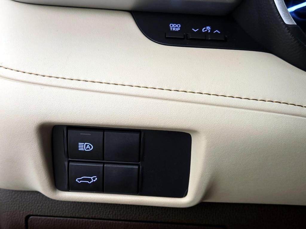 used 2021 Toyota Highlander car, priced at $30,998