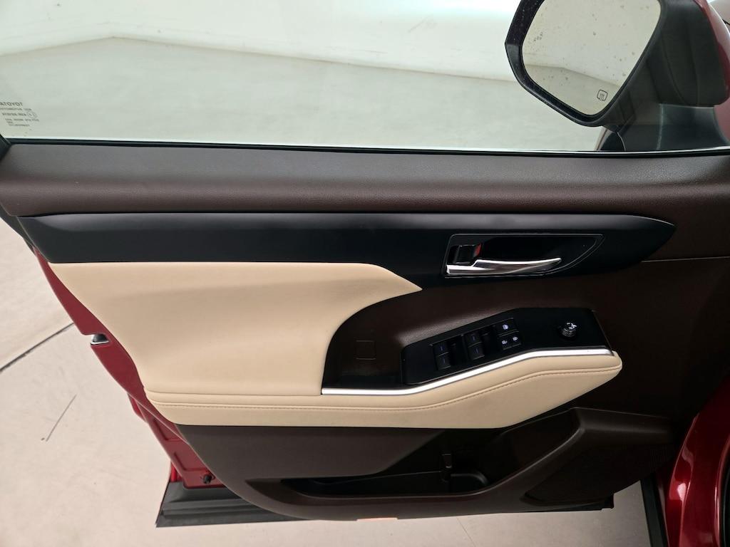 used 2021 Toyota Highlander car, priced at $30,998