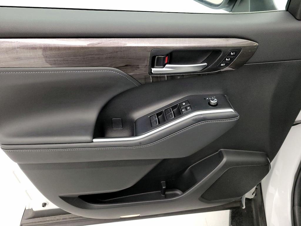used 2024 Toyota Highlander car, priced at $53,998