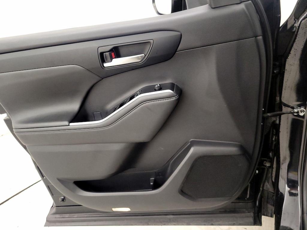 used 2021 Toyota Highlander car, priced at $30,998