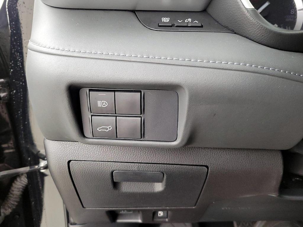 used 2021 Toyota Highlander car, priced at $30,998