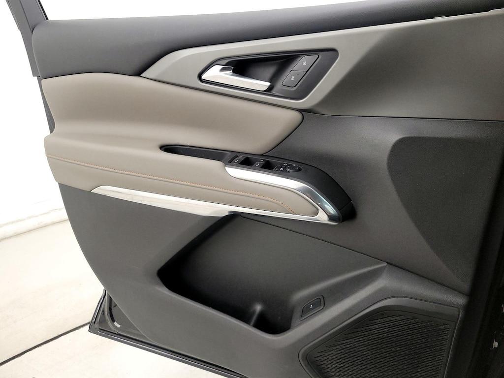 used 2025 Chevrolet Traverse car, priced at $40,998