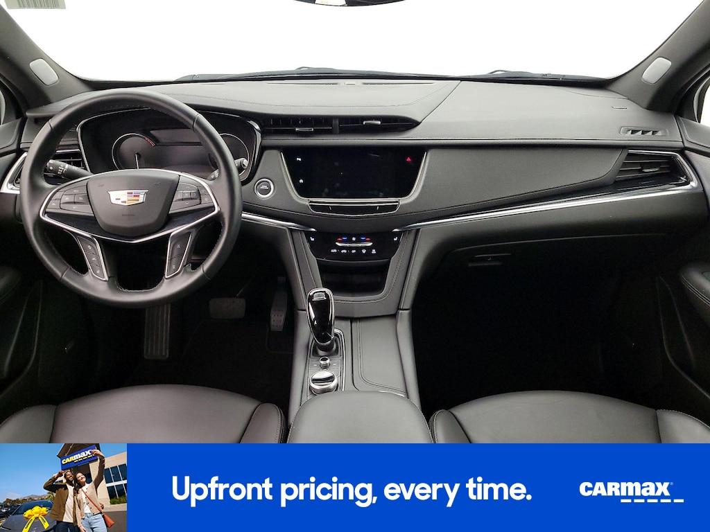used 2025 Cadillac XT5 car, priced at $43,998