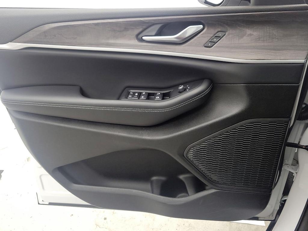 used 2024 Jeep Grand Cherokee car, priced at $43,998