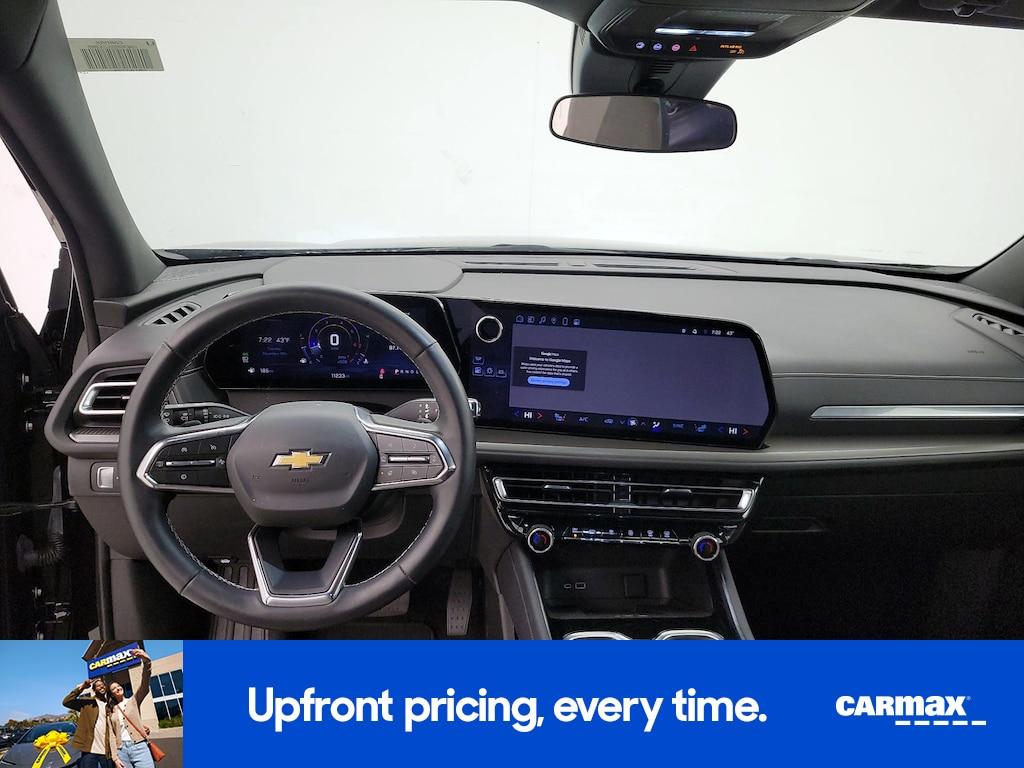used 2025 Chevrolet Traverse car, priced at $39,998