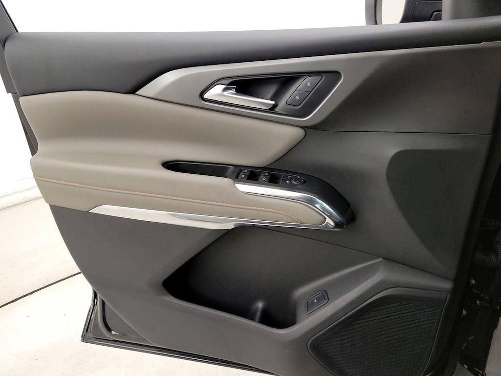 used 2025 Chevrolet Traverse car, priced at $39,998