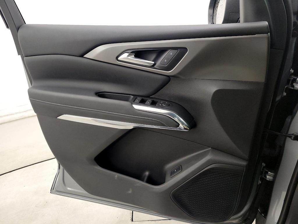 used 2025 Chevrolet Traverse car, priced at $38,998