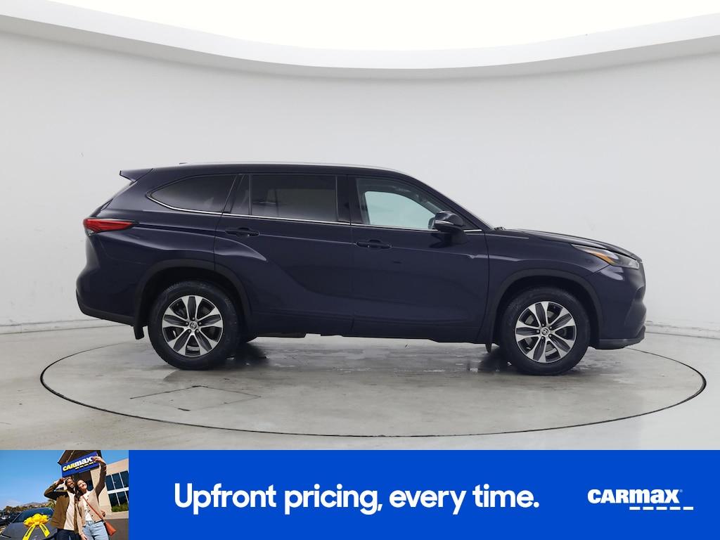 used 2022 Toyota Highlander car, priced at $33,998