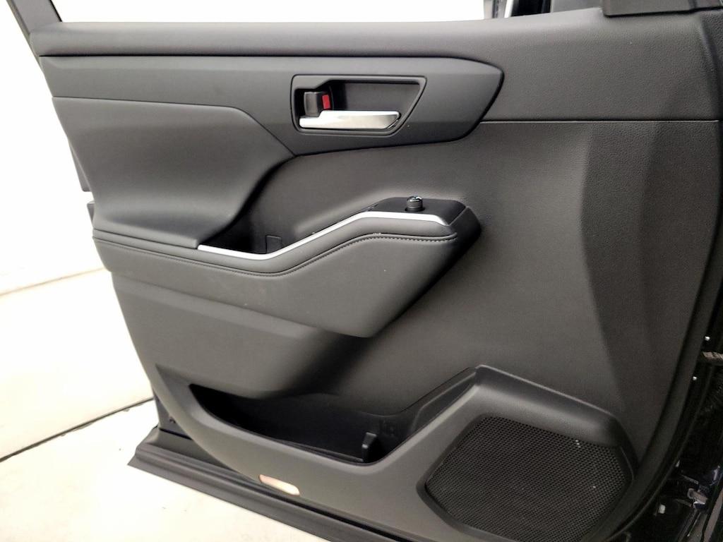 used 2022 Toyota Highlander car, priced at $33,998