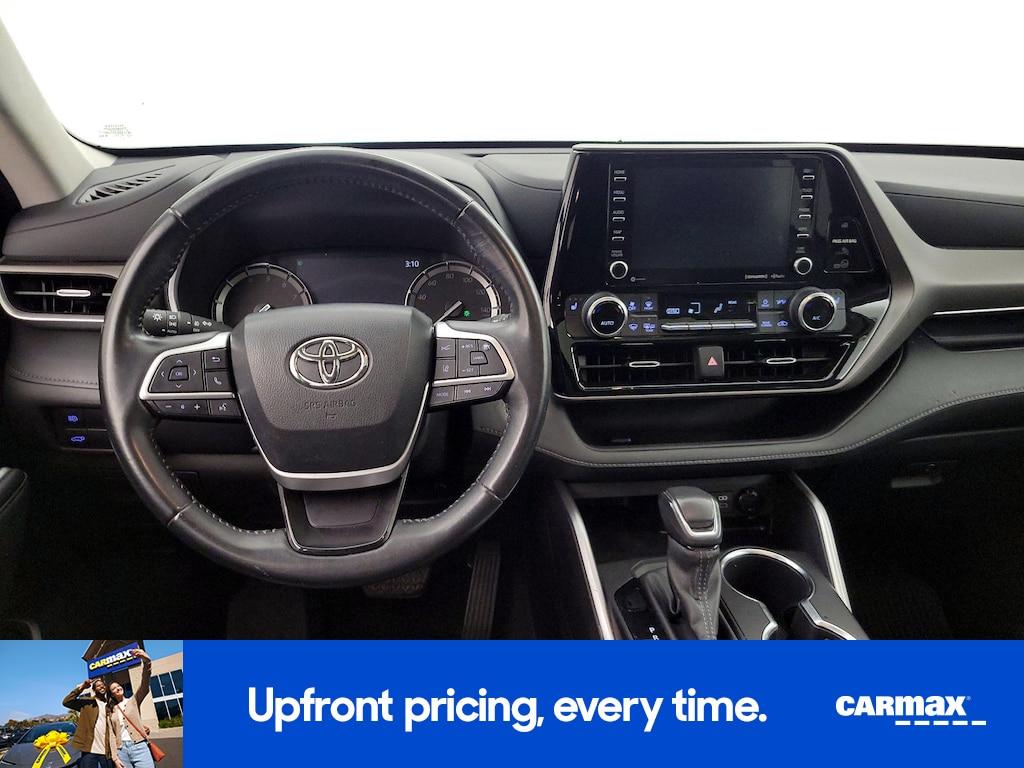 used 2022 Toyota Highlander car, priced at $33,998