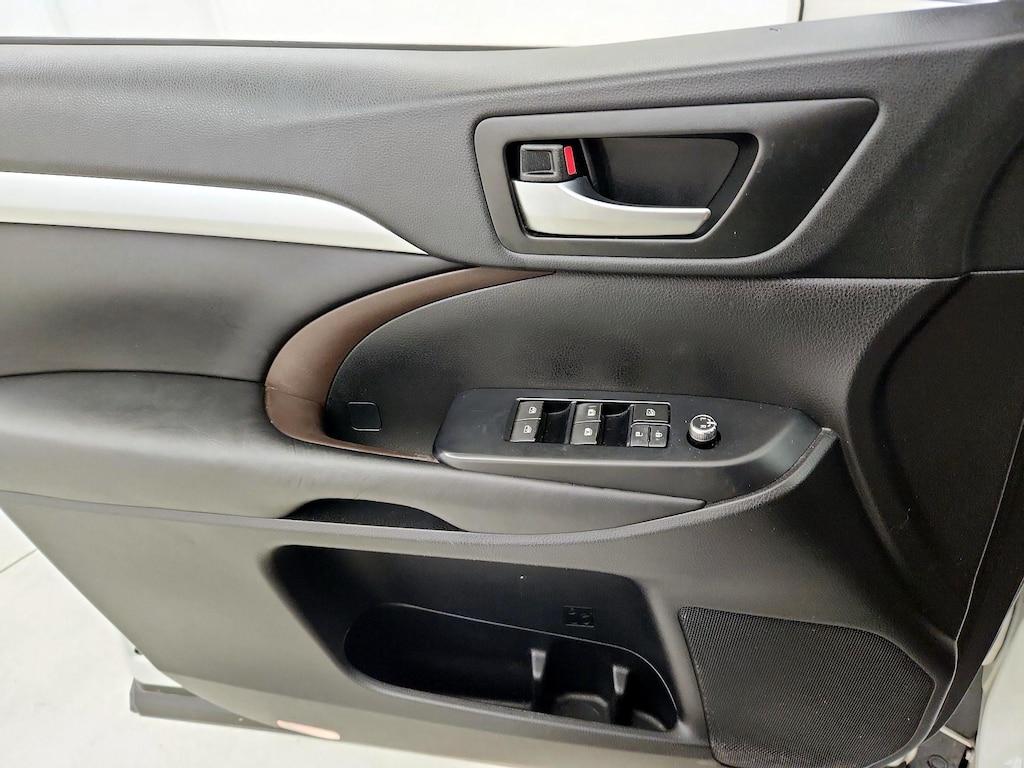 used 2019 Toyota Highlander car, priced at $26,998