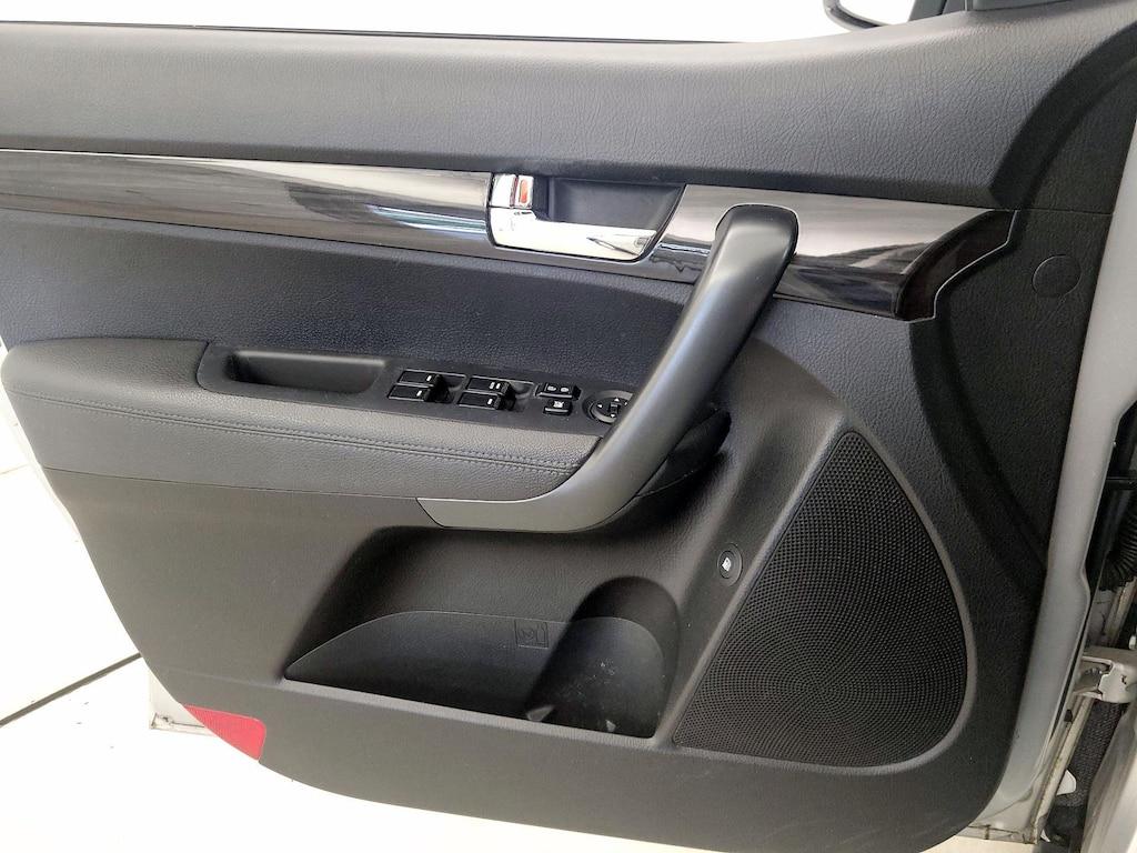 used 2013 Kia Sorento car, priced at $13,998