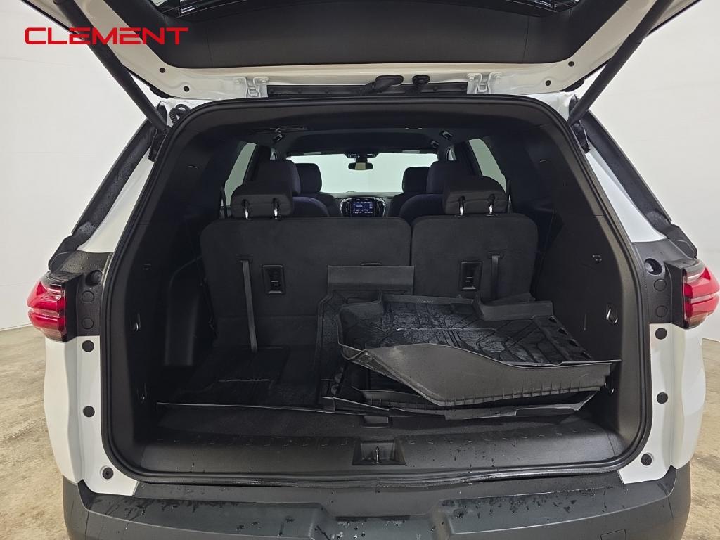 used 2023 Chevrolet Traverse car, priced at $27,000
