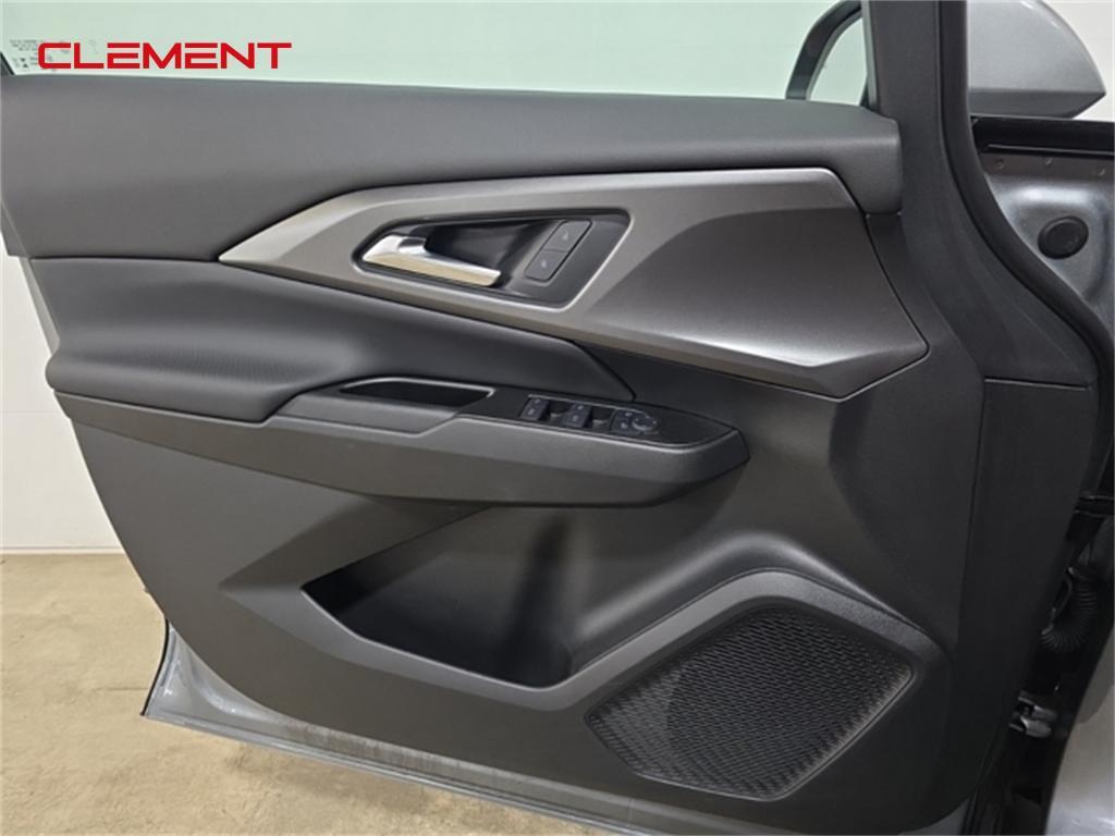 used 2025 Chevrolet Equinox EV car, priced at $28,500