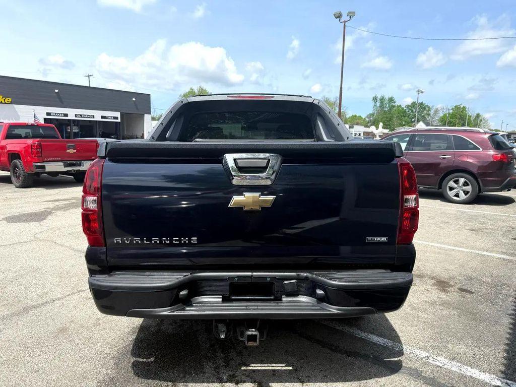 used 2007 Chevrolet Avalanche car, priced at $7,500