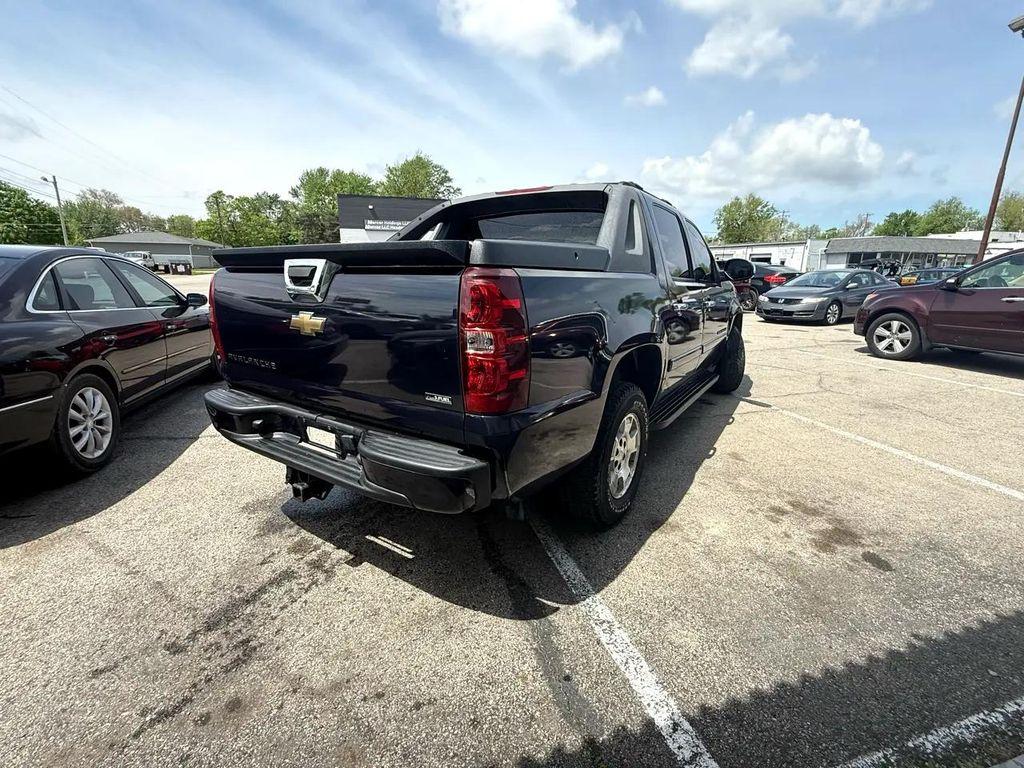 used 2007 Chevrolet Avalanche car, priced at $7,500
