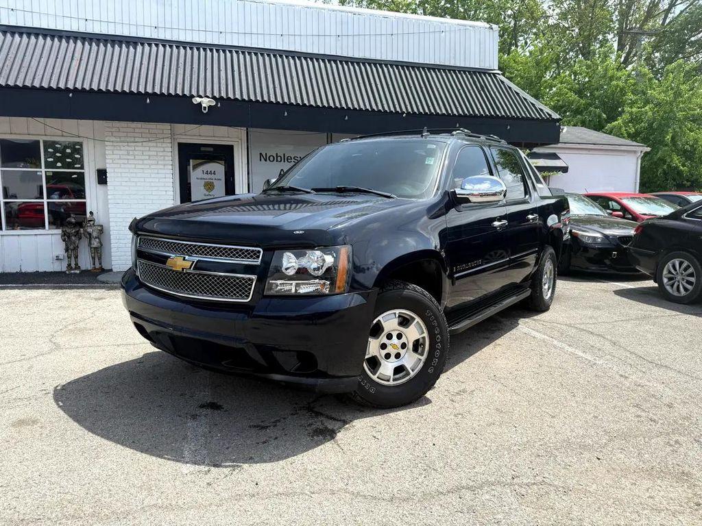used 2007 Chevrolet Avalanche car, priced at $7,500